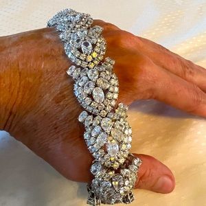 Heavy Crystal bracelet Looks exactly like diamonds, VERY SPARKLY